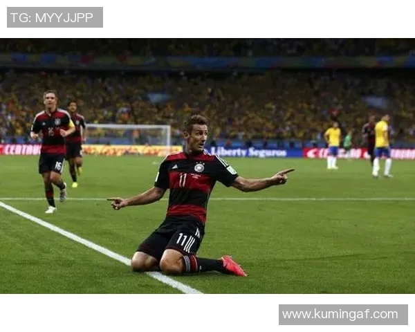 足球场上的璀璨星光各个足球明星的精彩瞬间回顾与感动 足球场上的璀璨星光各个足球明星的精彩瞬间回顾与感动