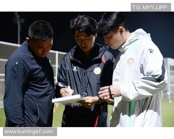 足球明星健身训练精彩瞬间全景展示与健身技巧分享 足球明星健身训练精彩瞬间全景展示与健身技巧分享